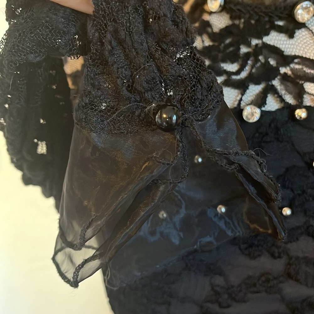 Kiuyafashion Black Lace Top w/Sheer Stand up collar & Rhinestone Details Size M - Picture 12 of 17